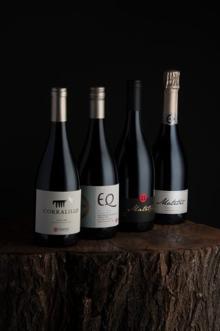 https://en.cowchile.cl/wp-content/uploads/2022/03/MATETIC-VINEYARDS-PRODUCTOS-320x480.jpg
